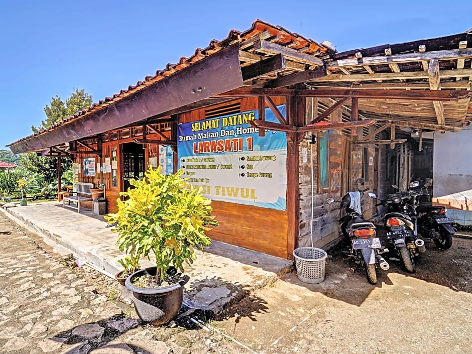 Oyo 91201 Larasati Homestay Pantai Klayar