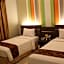 Pose In Hotel Solo