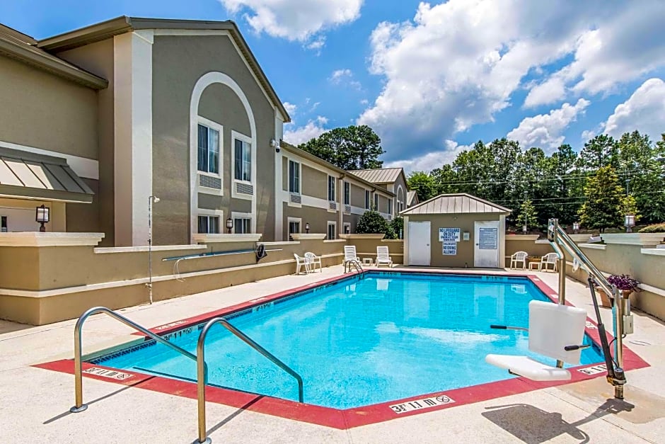 Comfort Inn & Suites Greenwood near University