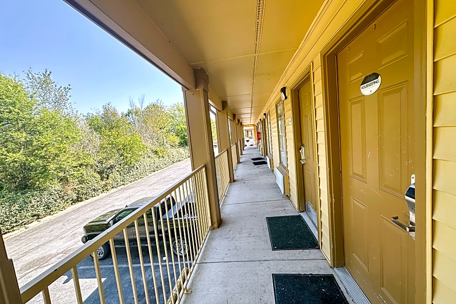 Bonita Lakes Inn