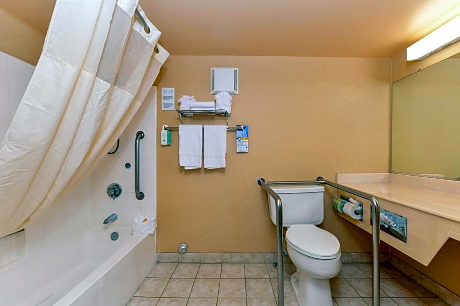 Quality Inn and Suites Walnut – Walnut, CA