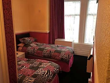 Twin Room with Shower