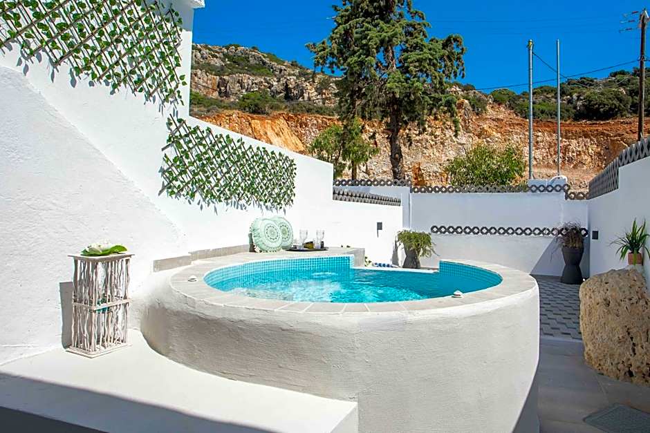 CASA MIKELE by Sarikas - SEA SIDE SUITES and STUDIOS -adults only