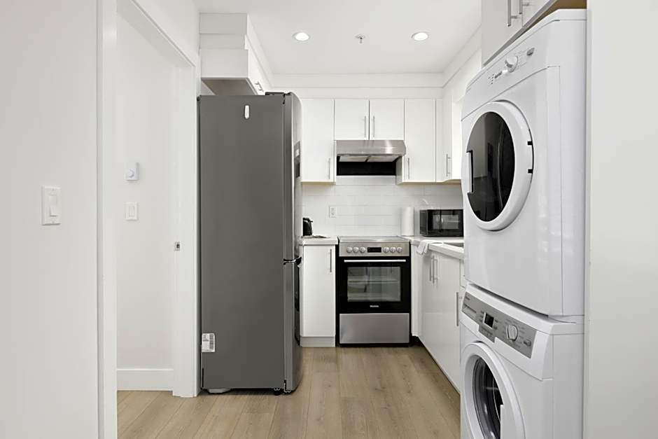 Newly built Laneway Home 1 BD Centrally located