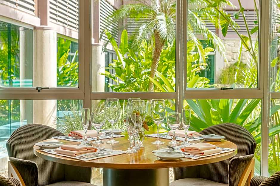 Almenat Embu das Artes Sao Paulo, Tapestry Collect