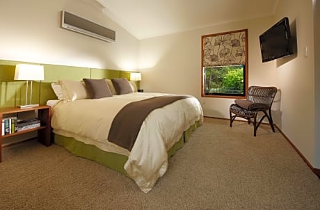 One-Bedroom Luxury Falls Villa