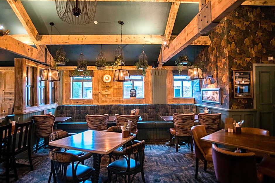 Cat & Lion Country Pub and Hotel