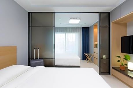 Deluxe Twin Room with Sea View