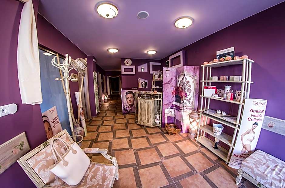 Premier Fort Cuisine - Full Board