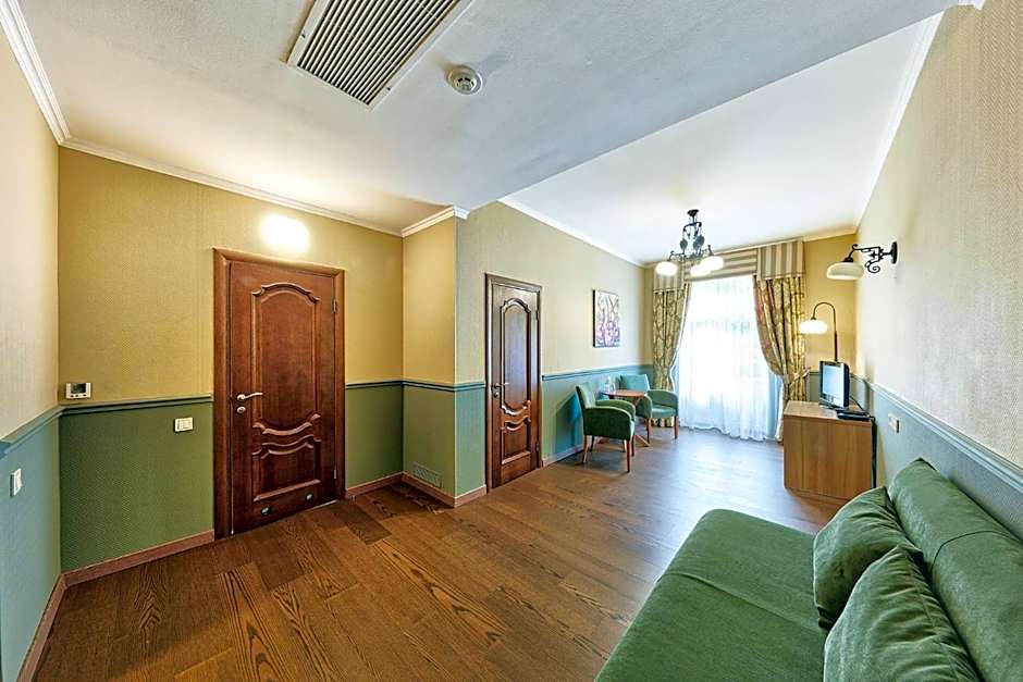 Frapolli Hotel on Deribasivska street