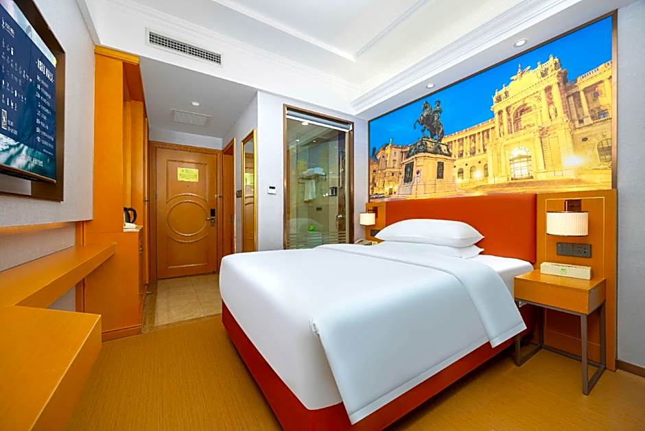 Vienna Hotel Tianjin West Station Changhong Park Metro Station