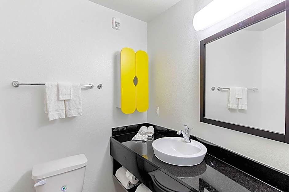 Studio 6 Austin Airport
