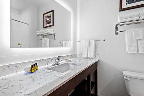 2 QUEEN BEDS,NSMK,FULL KITCHEN,PILLOWTOP BD,HISPD NET,FULL BREAKFAST
