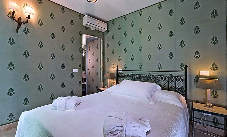 Foto 1 daripada 5 — 1 Double Bed