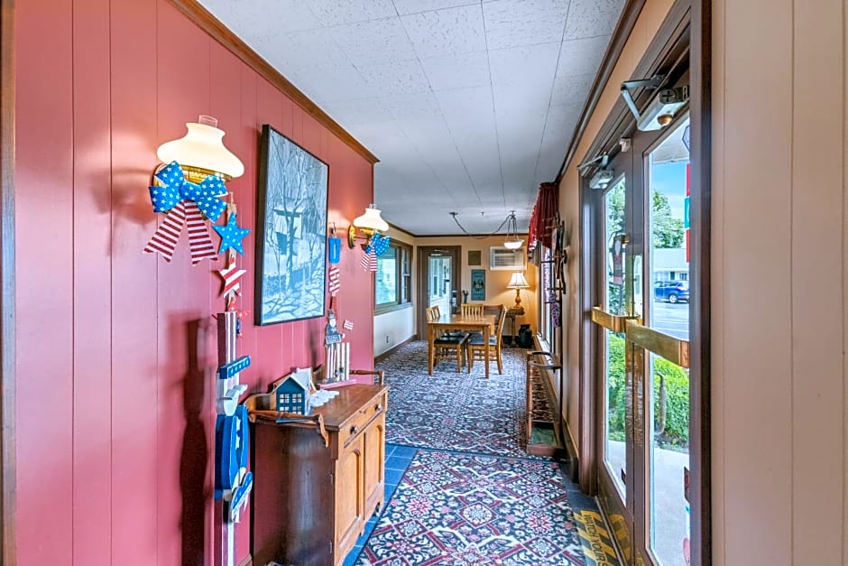 Glass House Inn