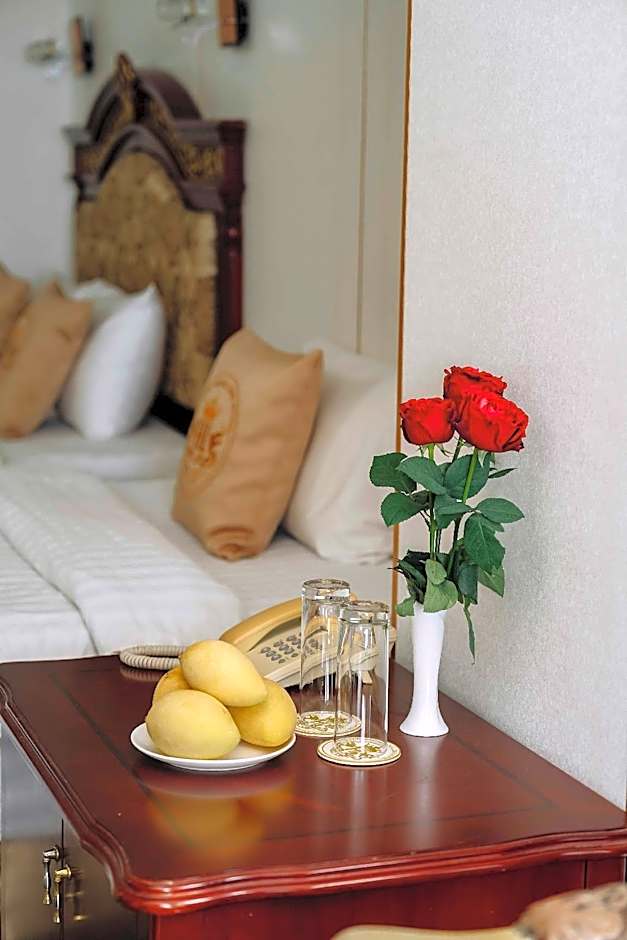 Classic Hoang Long Hotel