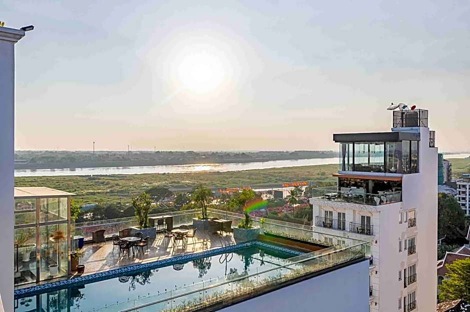 Aaron Riverview Hotel