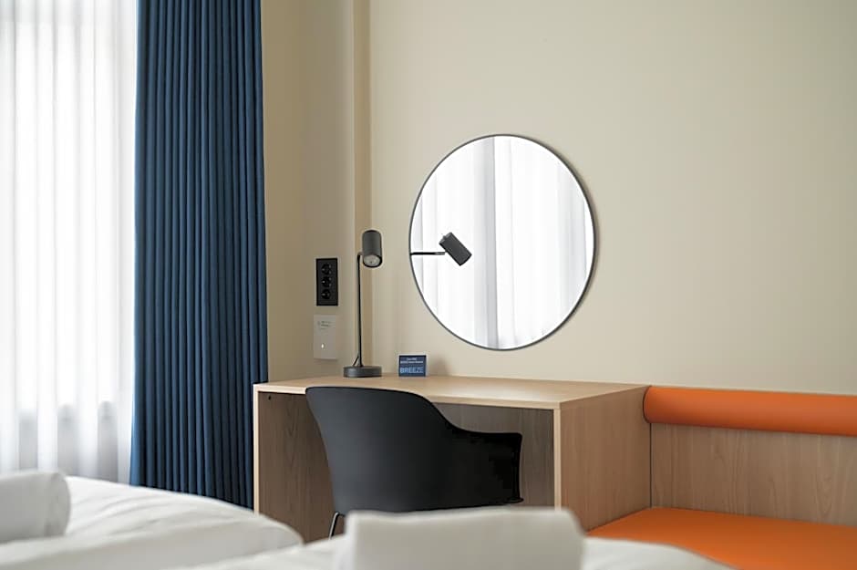 BREEZE Hotel Victoria - Self-Service