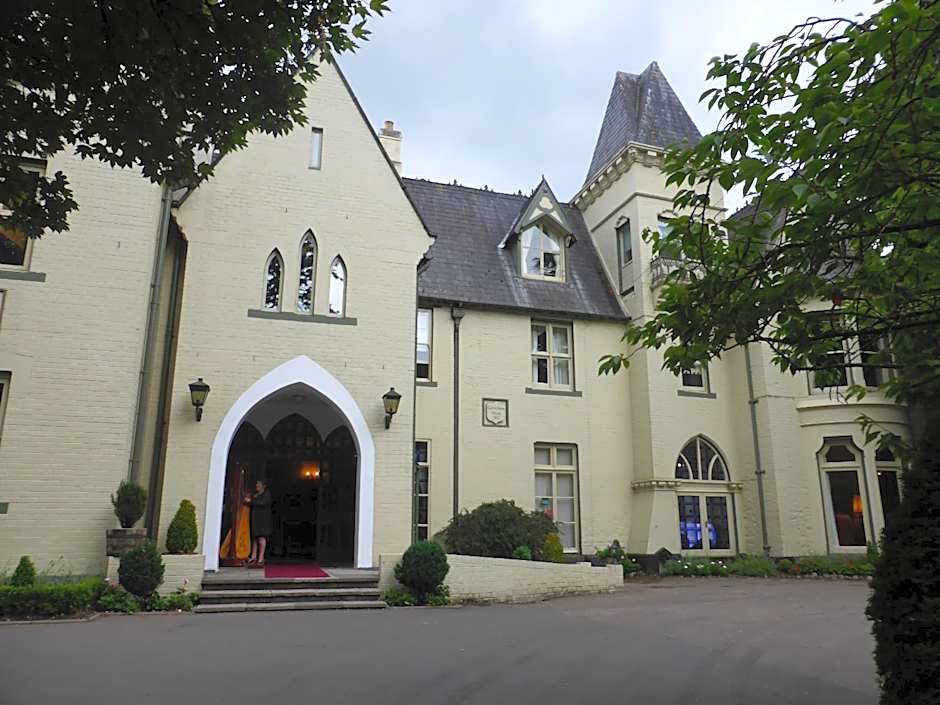 Glen-Yr-Afon House Hotel