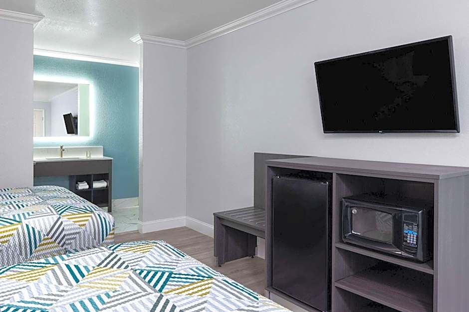 Travelodge by Wyndham Lemoore Near Naval Air Station