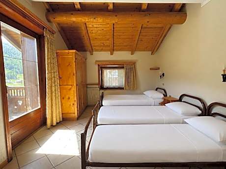 Quadruple Room with Balcony
