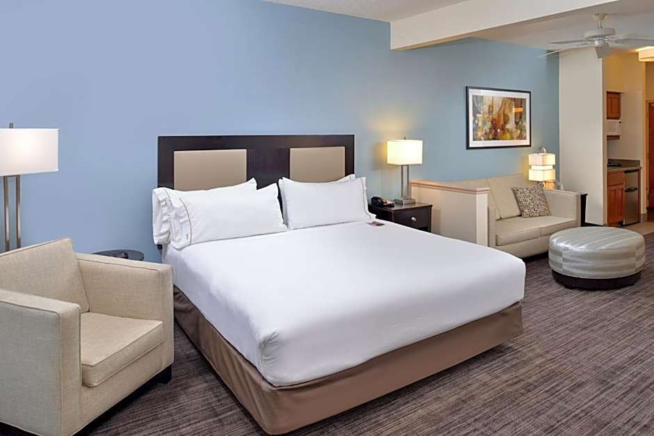 Photo 1 of 5 of Standard 1 King Bed, Courtyard View