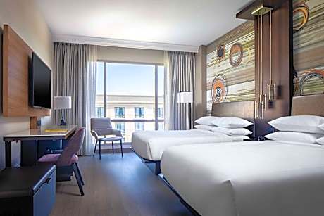 M Club lounge access, Guest room, 2 Queen