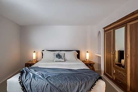 Grand Suite with Hot Tub and Caldera View