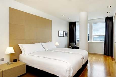 King Family Room - Scenic View