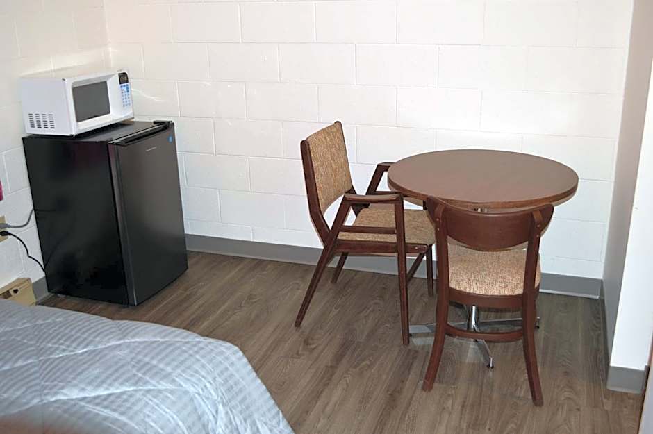 A1 Motel And Campground