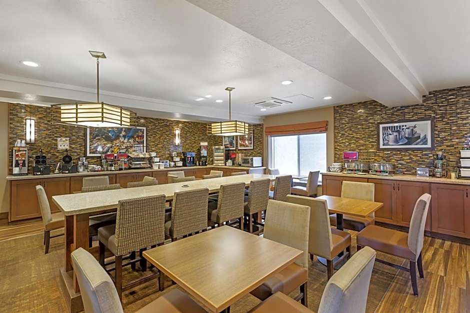 Best Western Plus Cottontree Inn
