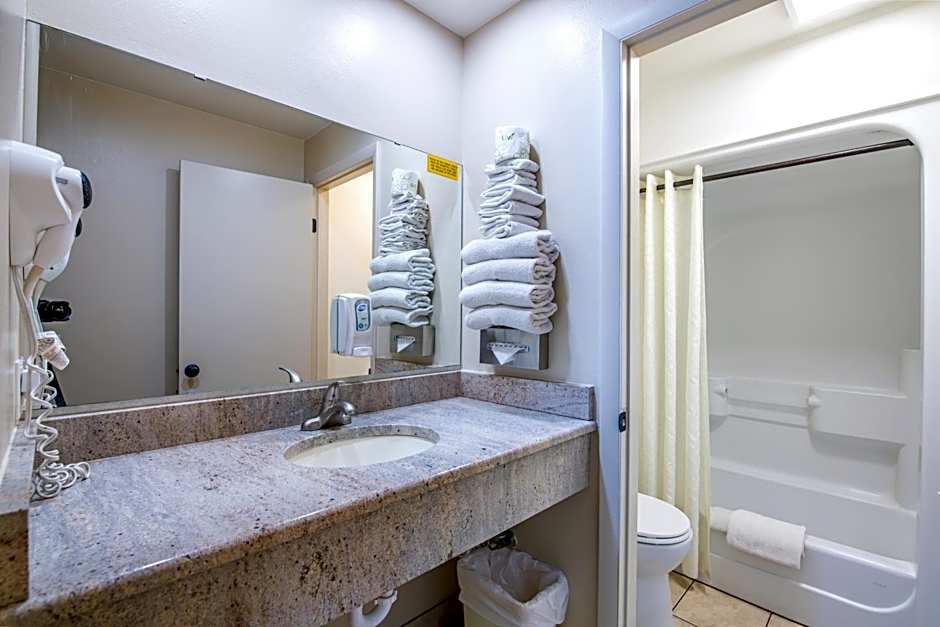 Glenwood Springs Cedar Lodge