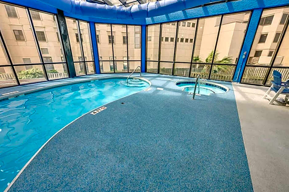 Oceanfront Views, Recently Renovated Kitchen,Pools