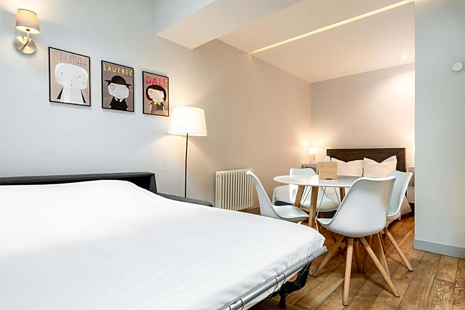 Photo 1 of 11 of Quadruple Room