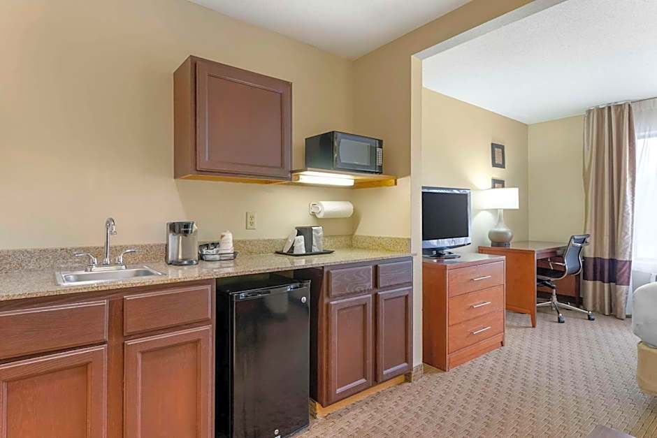 Comfort Inn & Suites Black River Falls I-94