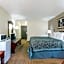 Days Inn & Suites by Wyndham Kaukauna WI