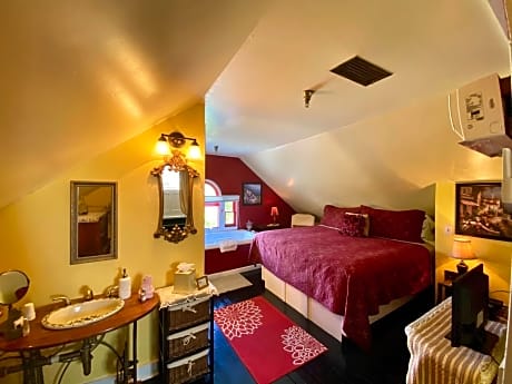 King Suite with Balcony and Spa Bath - Attic