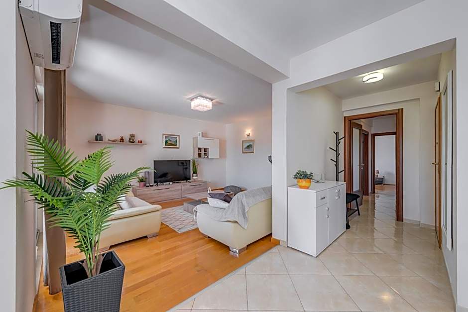 Apartment Renata + PRIVATE swimming pool in SPLIT