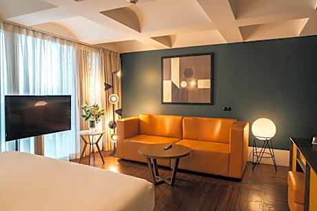 Premium Suite