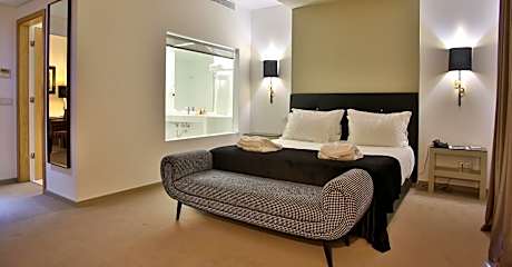 Suite (2 Adults + 2 Children)