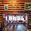 Storm Mountain Lodge Cabins Dining