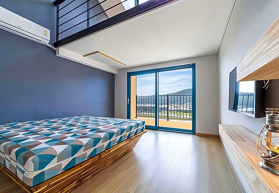 CozyCove Boutique Hotel