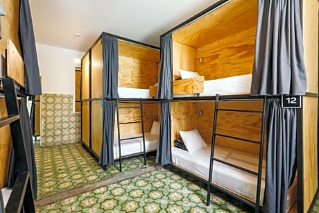 Bunk Bed in Mixed Dormitory Room