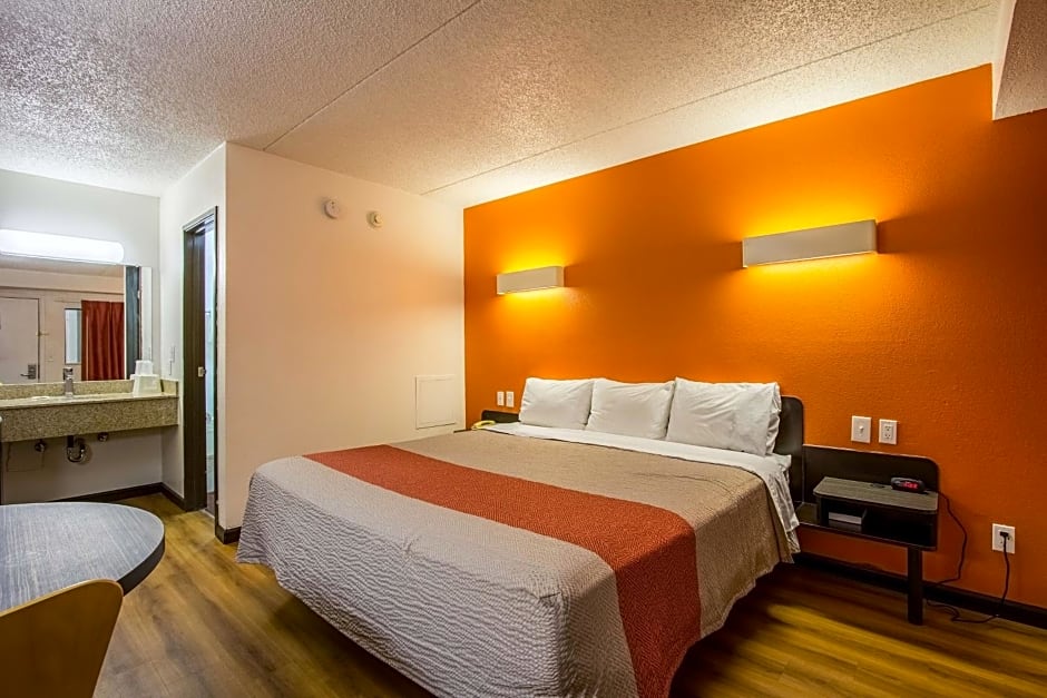 Motel 6-Ashland, OH