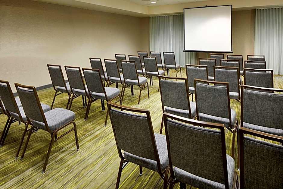 Courtyard by Marriott Edison Woodbridge