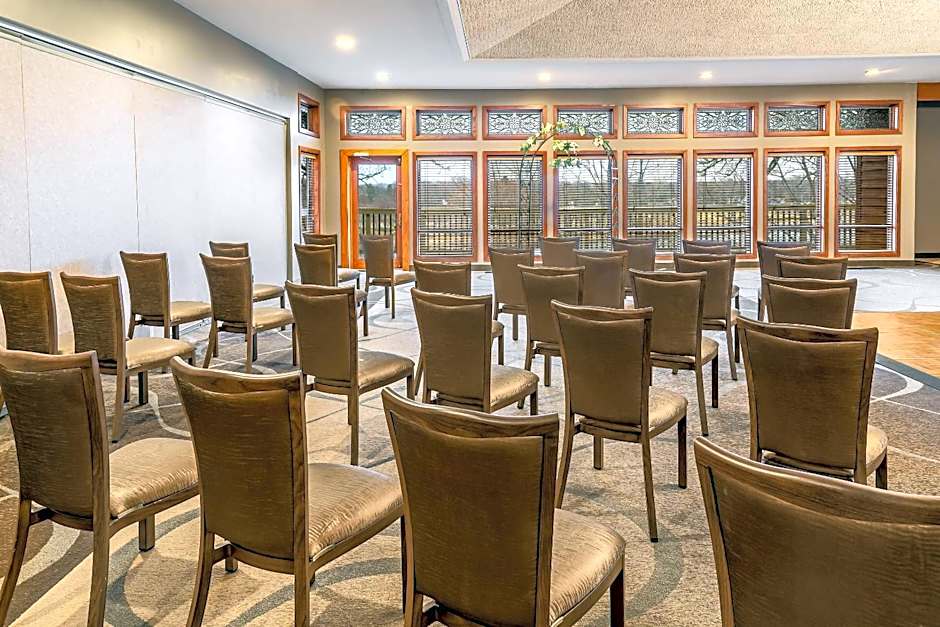 Riverview Inn & Suites, an Ascend Collection Hotel