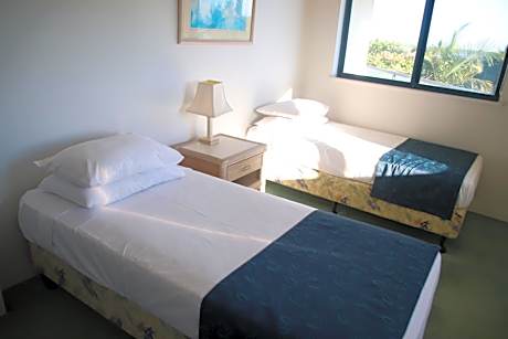 Two-Bedroom Apartment (Free WIFI Access)