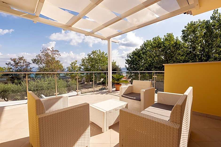 Hotel Baia Di Trainiti