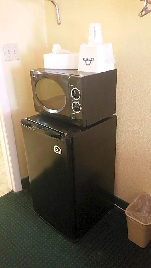 Days Inn by Wyndham Cocoa Cruiseport West At I-95/524