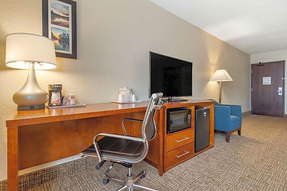 Comfort Inn & Suites South Hill I-85